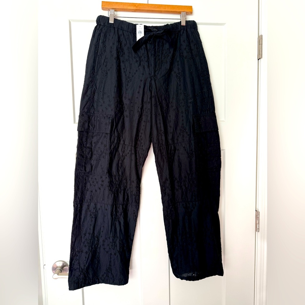 NWT GAP M Eyelet Cotton Cargo Pants - Picture 2 of 6